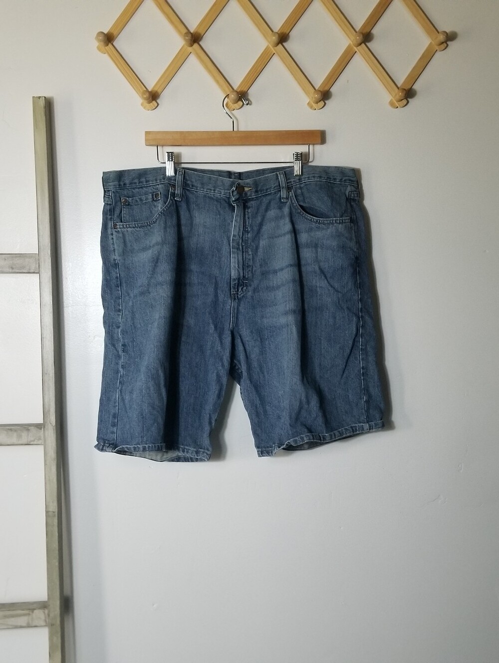 WRANGLER MEN'S JEAN SHORTS SIZE 42